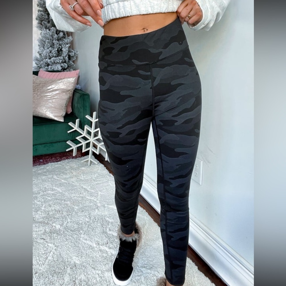 Black High-Waisted Leggings - Camo